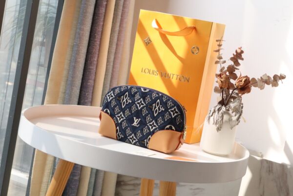 LOUIS VUITTON POCHETTE COSMETIQUE WALLET M80307 - Image 2