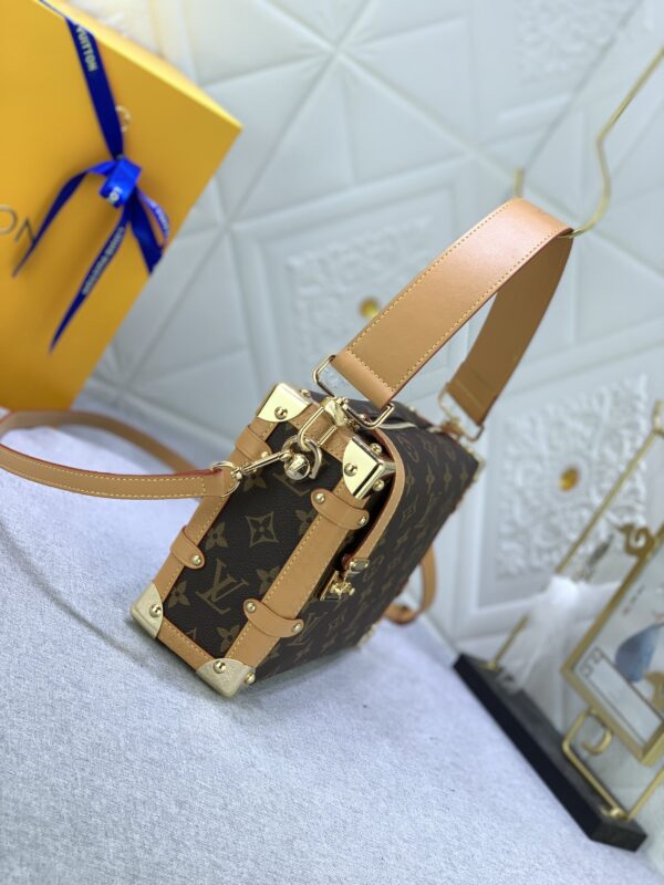 LOUIS VUITTON SIDE TRUNK MONOGRAM 21CM M46358 - Image 7