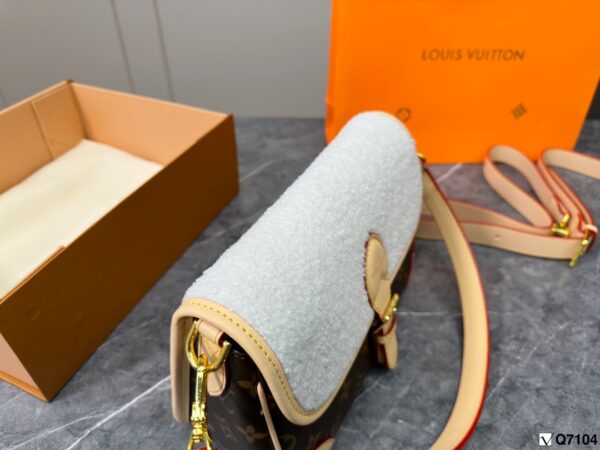 LOUIS VUITTON DIANE MONOGRAM 25CM M46317 - Image 7