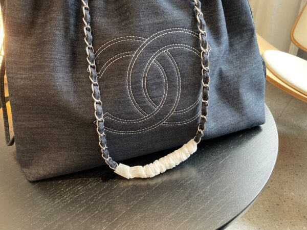 CHANEL WOMEN'S CHAIN BAG BLUE DENIM 42CM - Image 2