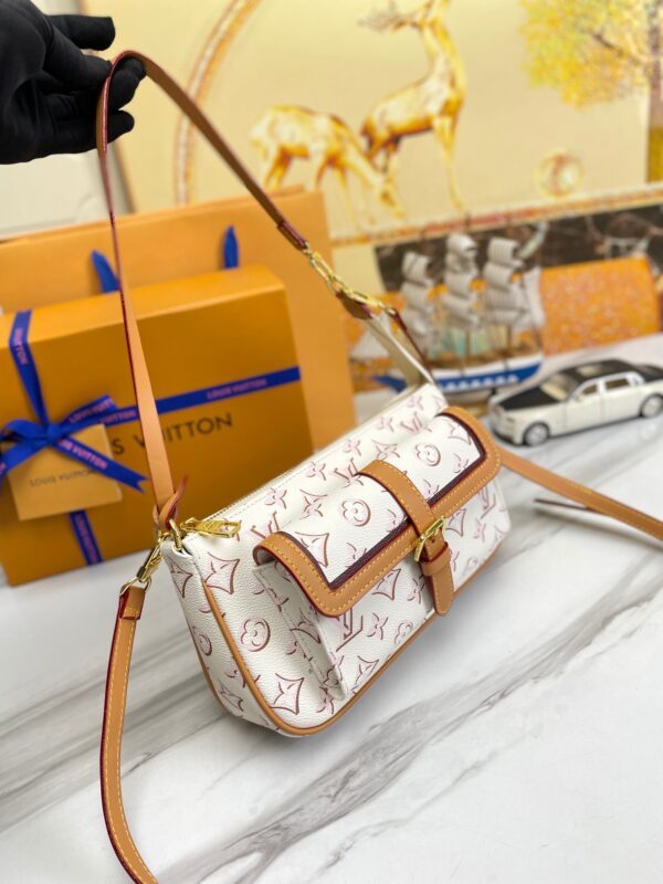 LOUIS VUITTON MAXI MULTI POCHETTE ACCESSOIRES BEIGE 27CM M20920 - Image 6