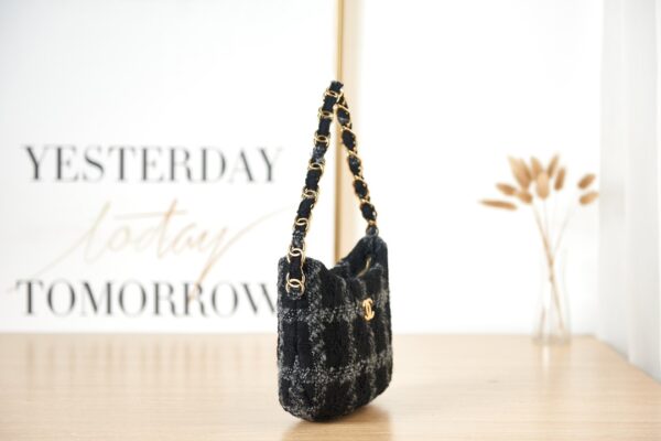 CHANEL WOMEN'S LARGE HOBO HANDBAG IN  BLACK 24CM AS3564 B09252 NJ601 - Image 4