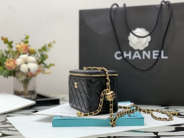 CHANEL RECTANGULAR VANITY WITH CHAIN BLACK 17CM - Image 5