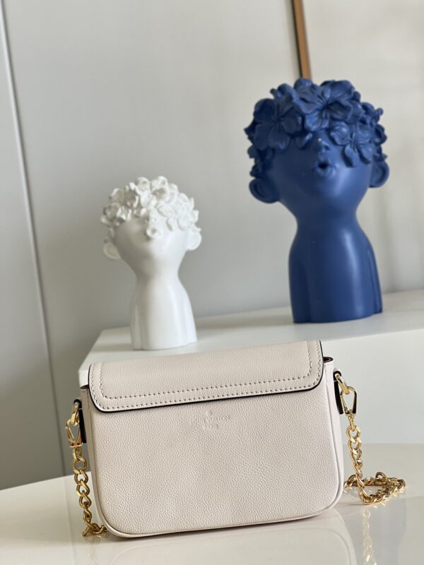 LOUIS VUITTON LOCKME TENDER 19CM QUARTZ WHITE M59733 - Image 5