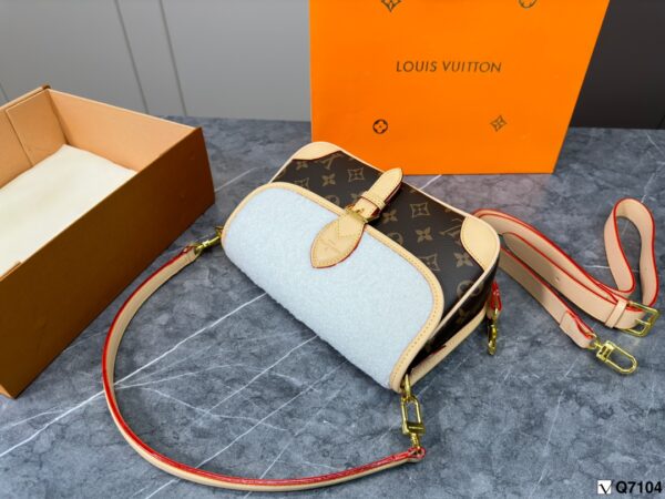 LOUIS VUITTON DIANE MONOGRAM 25CM M46317 - Image 6
