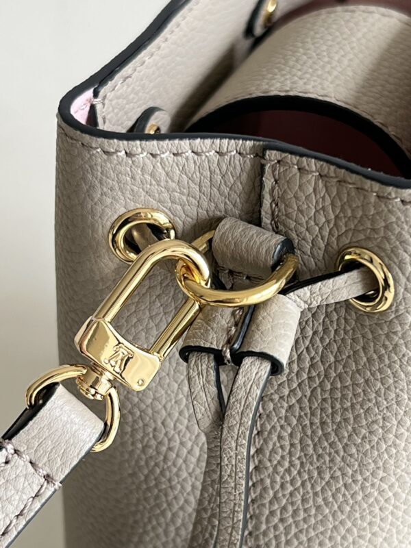 LOUIS VUITTON NANO LOCKME BUCKET 13CM BEIGE M69205 - Image 4