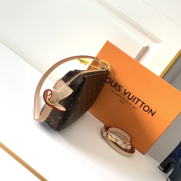 LOUIS VUITTON POCHETTE ACCESSOIRES M40712 - Image 4