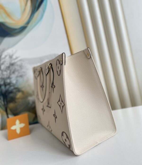 LOUIS VUITTON ONTHEGO MM 35CM WHITE M45490 - Image 2