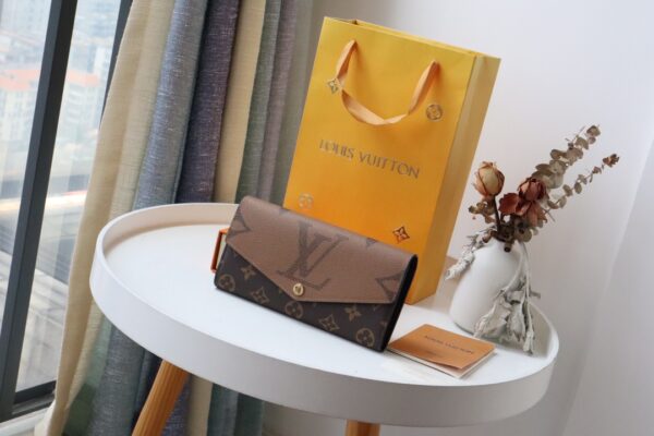 LOUIS VUITTON MONOGRAM SARAH WALLET M80726 - Image 9