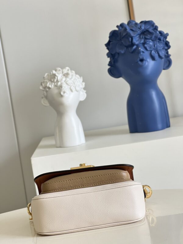 LOUIS VUITTON LOCKME TENDER 19CM QUARTZ WHITE M59733 - Image 6