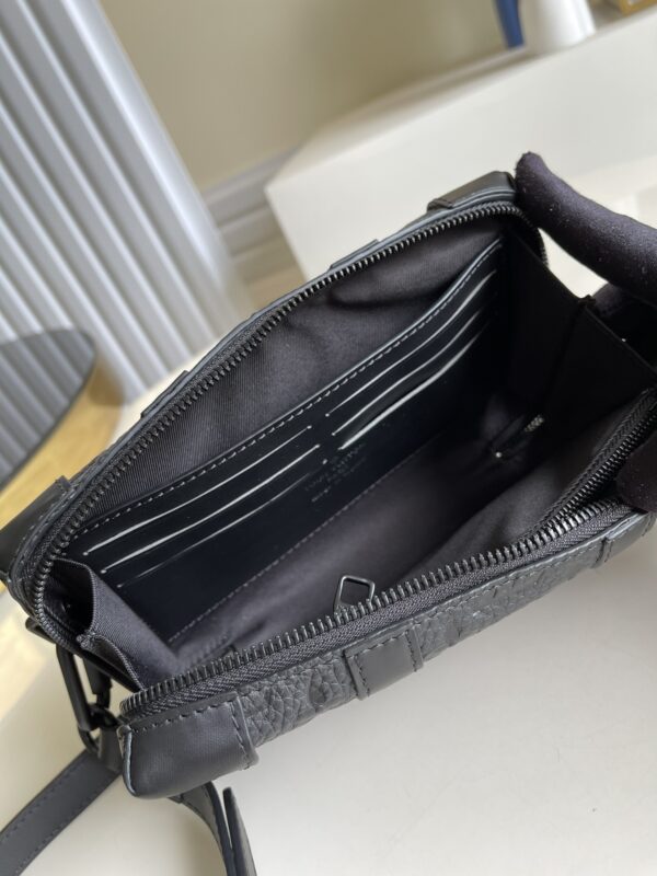 LOUIS VUITTON GUSSETED CARD HOLDER BLACK M80878 - Image 5