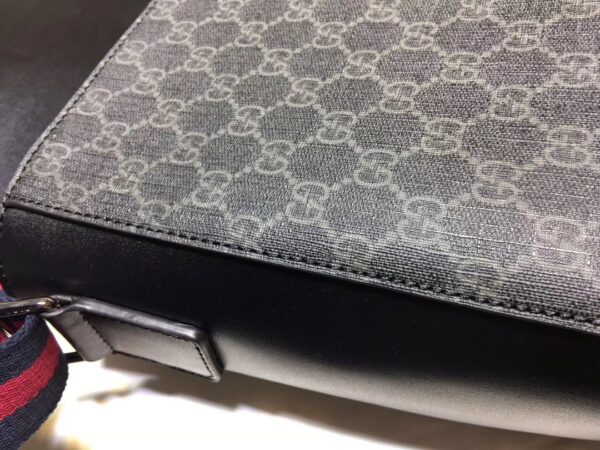 GUCCI GG SUPREME MESSENGER BAG BLACK 33CM - Image 3