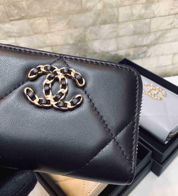 CHANEL 19 CARD HOLDER WITH ZIPPER LEATHER BLACK WALLET - Image 2