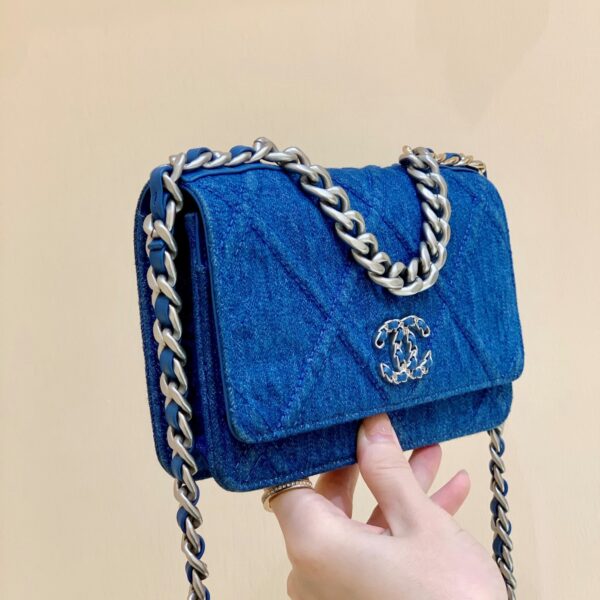 CHANEL CROSSBODY BAG BLUE AP1450 - Image 7