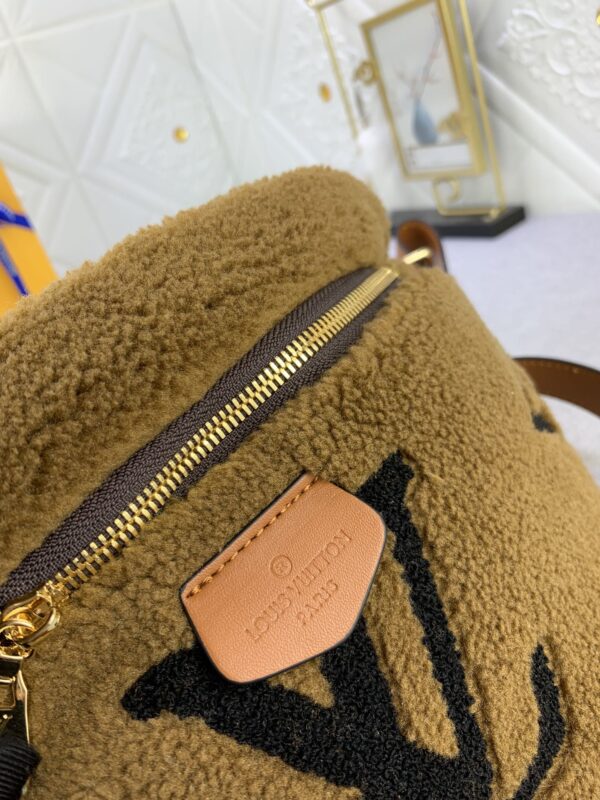 LOUIS VUITTON BUMBAG MONOGRAM TEDDY FLEECE BROWN - Image 5