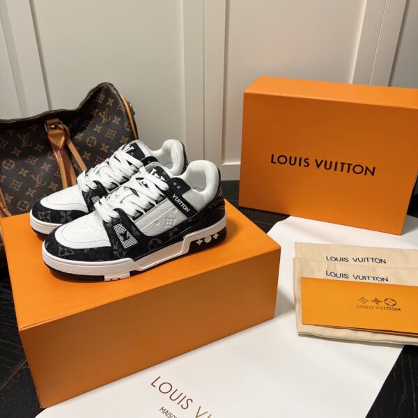 LOUIS VUITTON TRAINER SNEAKERS BLACK AND WHITE 1A9JGB - Image 6