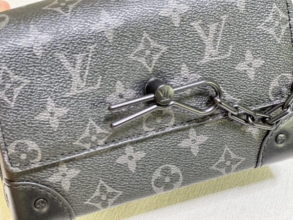 LOUIS VUITTON STEAMER WEARABLE WALLET MONOGRAM 18CM M81783 - Image 7
