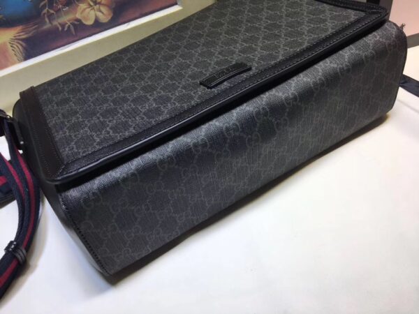 GUCCI GG SUPREME MESSENGER BAG BLACK 33CM - Image 4