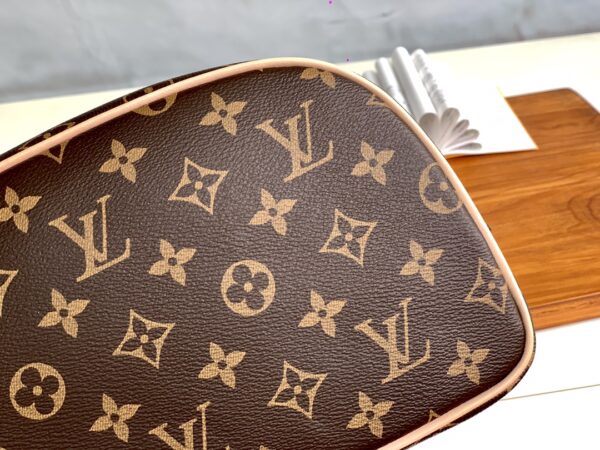 LOUIS VUITTON TOILETRY BAG 25 M47527 - Image 8