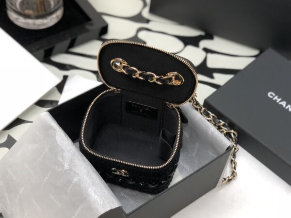 CHANEL CROCHET MINI VANITY CASE BLACK 11CM - Image 2