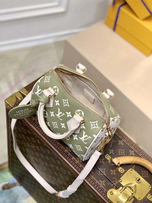 LOUIS VUITTON SPEEDY BANDOULIÈRE 20 GREEN M46118 - Image 8