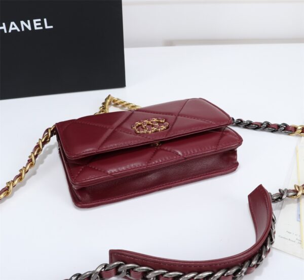 CHANEL 19 CROSSBODY BAG DARK RED AP0957 - Image 4