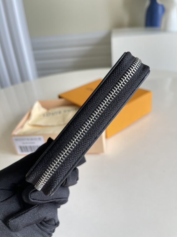 LOUIS VUITTON ZIPPY COIN PURSE BLACK M60152 - Image 2