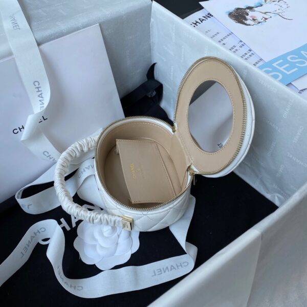 CHANEL VANITY CASE WHITE AP2731 - Image 4