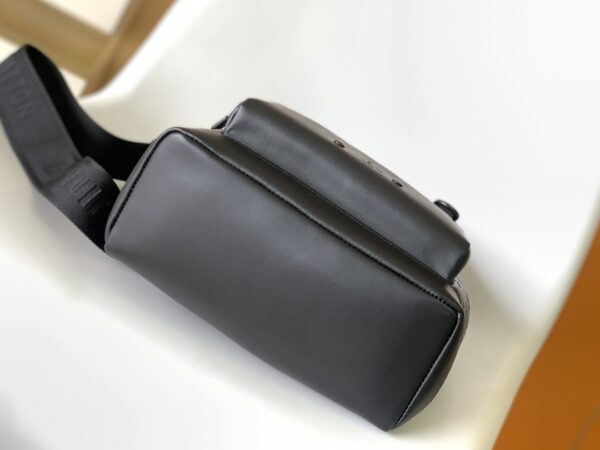 LOUIS VUITTON RACER SLINGBAG MONOGRAM BLACK M46107 - Image 3