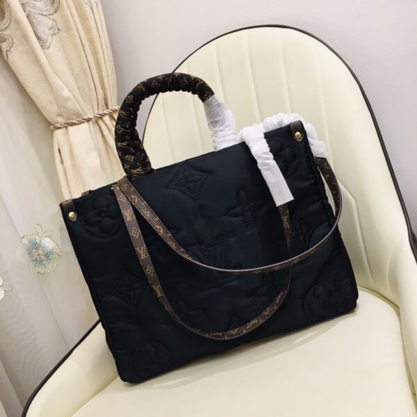 LOUIS VUITTON ONTHEGO MM BLACK M21069 - Image 10