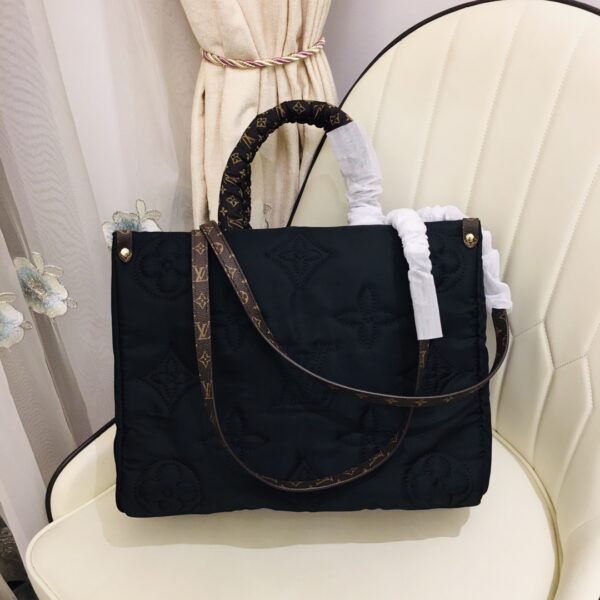 LOUIS VUITTON ONTHEGO MM BLACK M21069 - Image 8