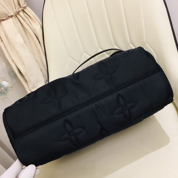 LOUIS VUITTON ONTHEGO MM BLACK M21069 - Image 2