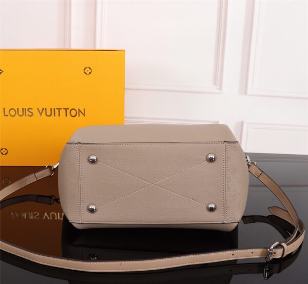 LOUIS VUITTON HAUMEA BEIGE M55031 - Image 9