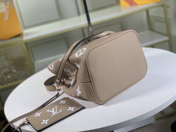 LOUIS VUITTON NÉONOÉ TOURTERELLE GRAY M45555 - Image 8