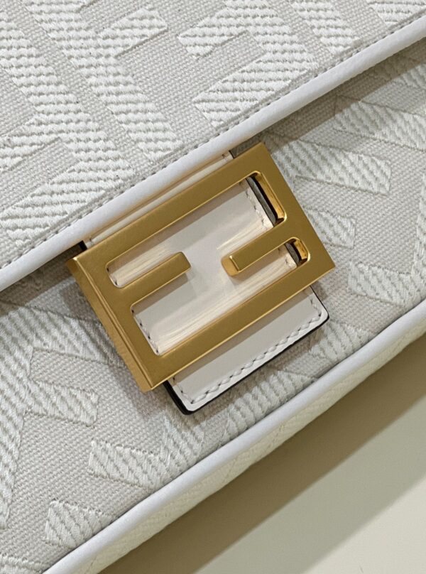 FENDI BAGUETTE FF CANVAS BAG WHITE 28CM 8BR600AMCDF1CFK - Image 3