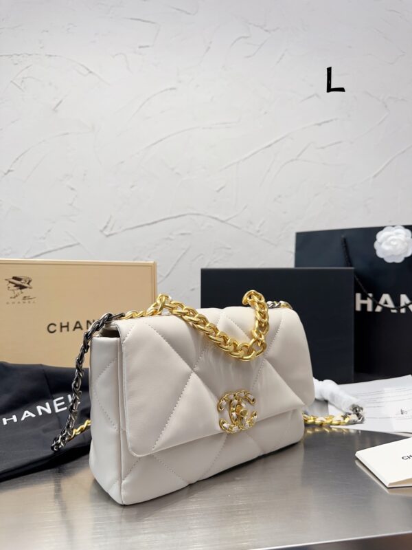 CHANEL 19 FLAP BAG WHITE 32CM - Image 2