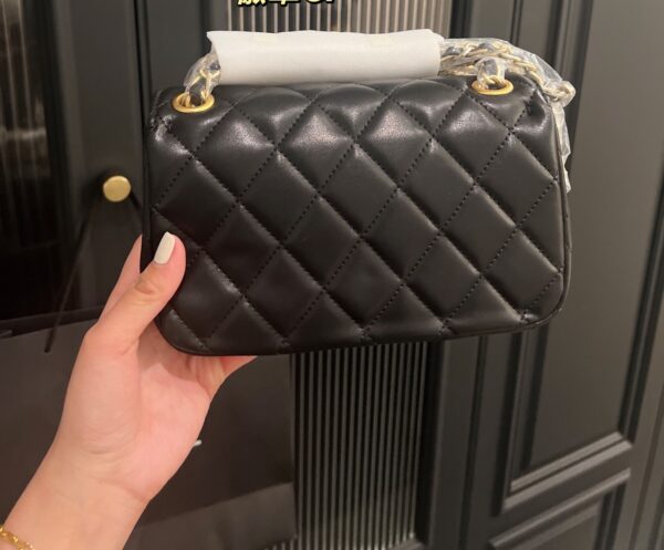 CHANEL 22C QUILTED LUCKY CHARM BLACK 20CM - Image 2