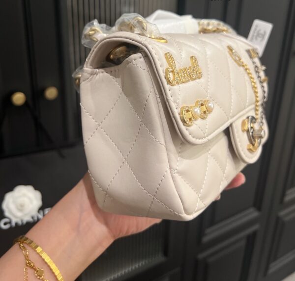 CHANEL 22C QUILTED LUCKY CHARM BEIGE 20CM - Image 4