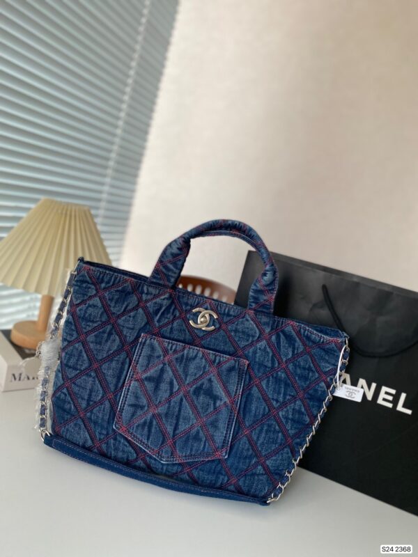 CHANEL COCO BEACH 2022 HANDBAGS 30CM - Image 9
