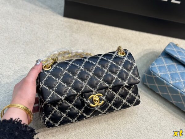 CHANEL CLASSIC CAVIAR BLACK WITH GOLD HARDWARE 25CM - Image 5