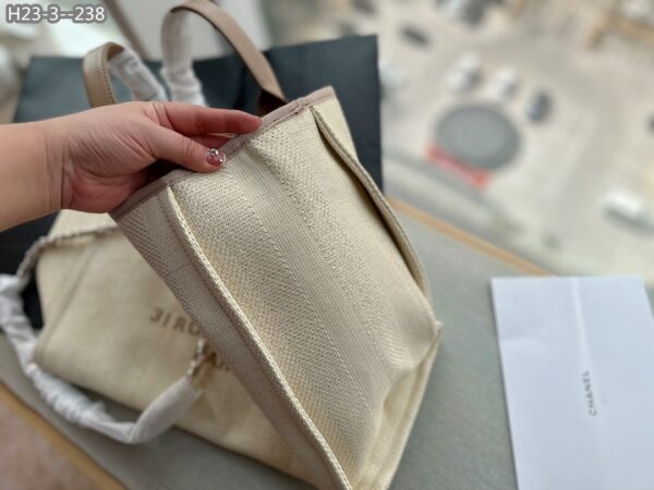 CHANEL DEAUVILLE MEDIUM CANVAS BEIGE AND BROWN 38CM - Image 2