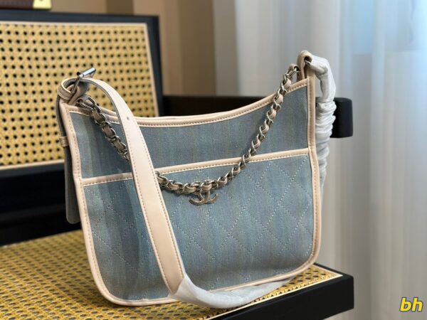CHANEL MEDIUM DENIM JUNGLE STROLL HOBO BLUE 25CM - Image 4