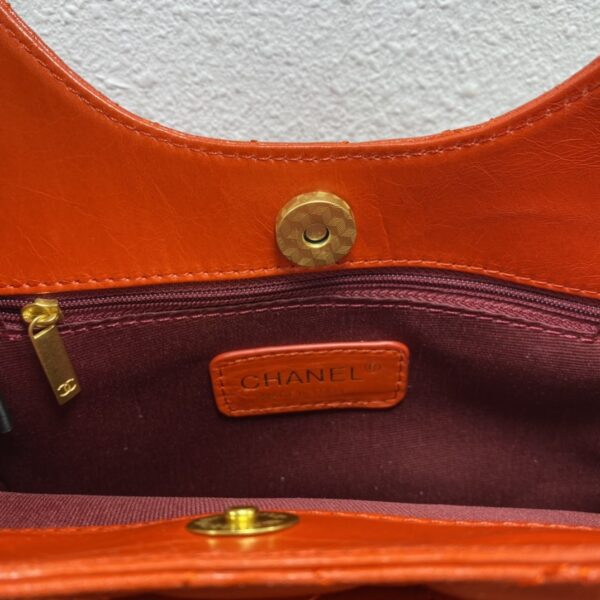 CHANEL HOBO BAG RED 21CM - Image 4