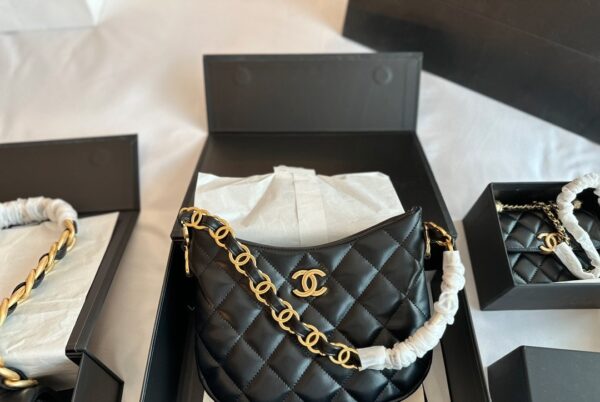 CHANEL HOBO HANDBAG BLACK 23CM AS3562 B09178 94305 - Image 2