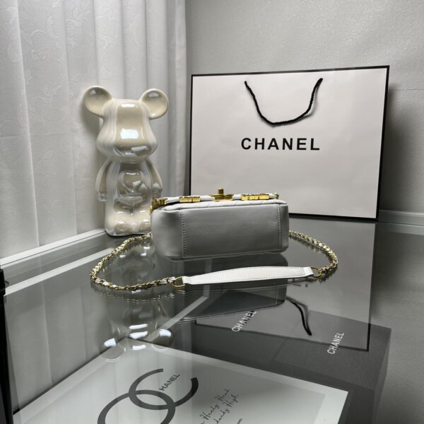 CHANEL MINI FLAP BAG WHITE 19.5CM - Image 3