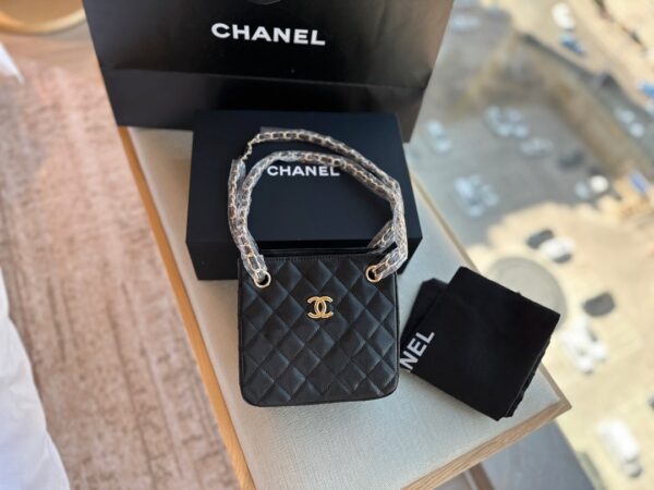 CHANEL MINI BUCKET BLACK 17.5CM - Image 2
