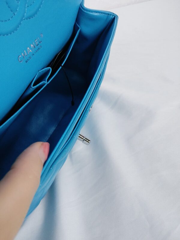 CHANEL CLASSIC MEDIUM FLAP BAG BLUE AND SILVER 25CM - Image 2