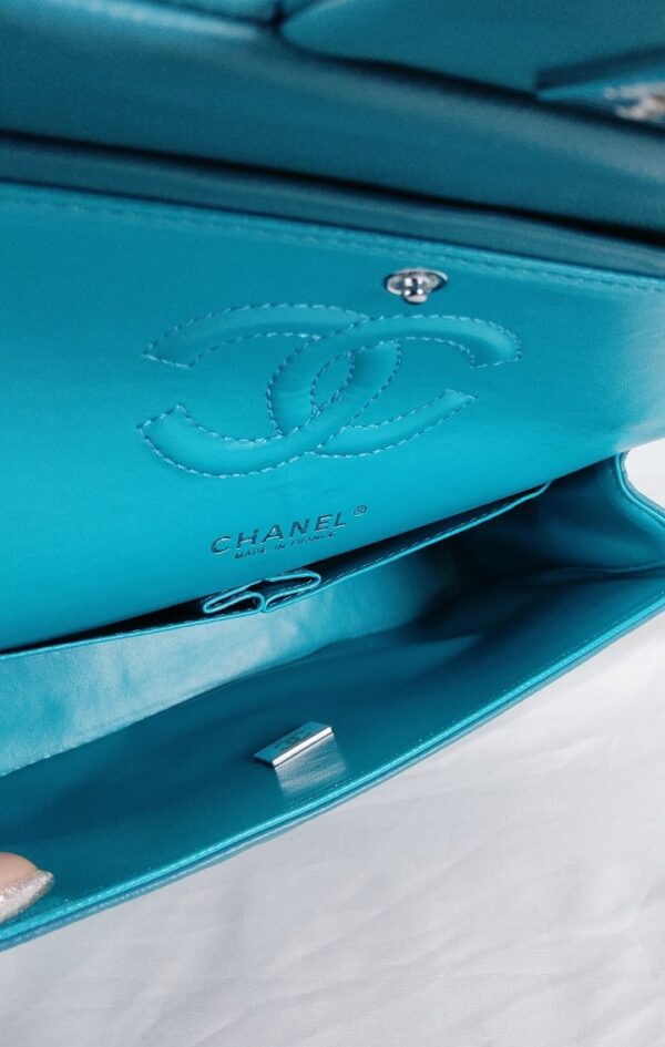 CHANEL CLASSIC MEDIUM FLAP DARK TURQUOISE CAVIAR AND SILVER 25CM - Image 3