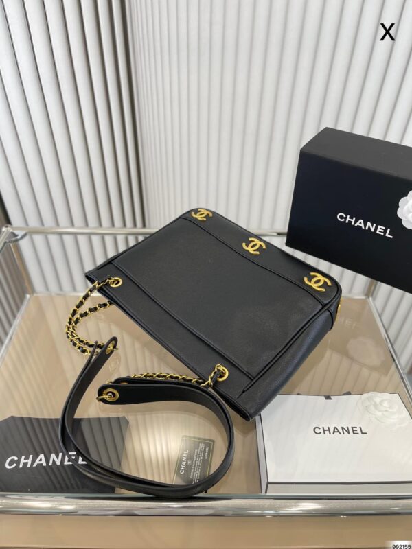 CHANEL 1994 - 1996 INTERLOCKING CCs SHOULDER BAG - Image 8