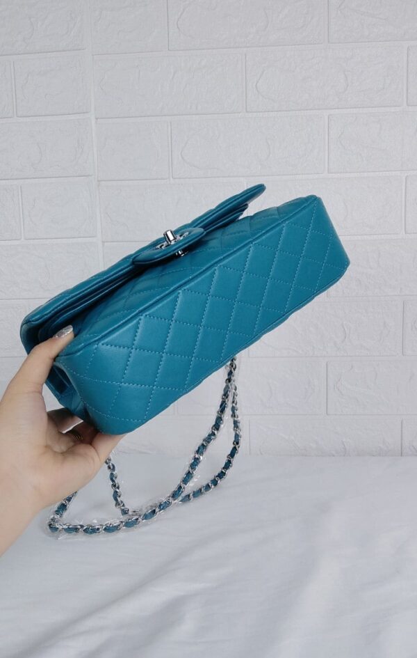 CHANEL CLASSIC MEDIUM FLAP DARK TURQUOISE CAVIAR AND SILVER 25CM - Image 5
